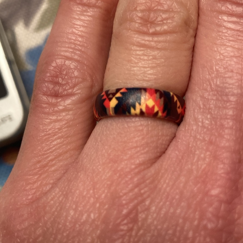 EUC Groove Life. Aspire ring. Size 6 - Picture 3 of 3